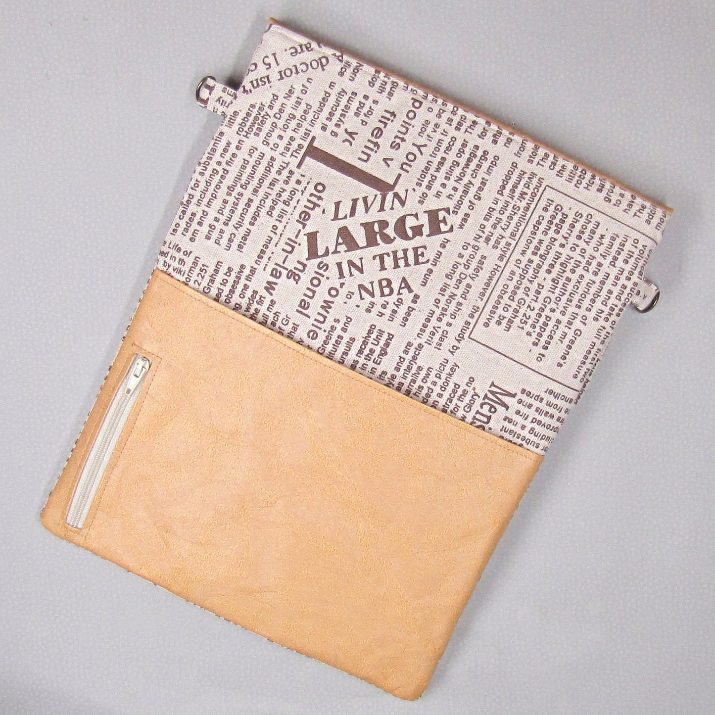 【本革ベルト】Tyvek®TYPE5 英字新聞 サコッシュ