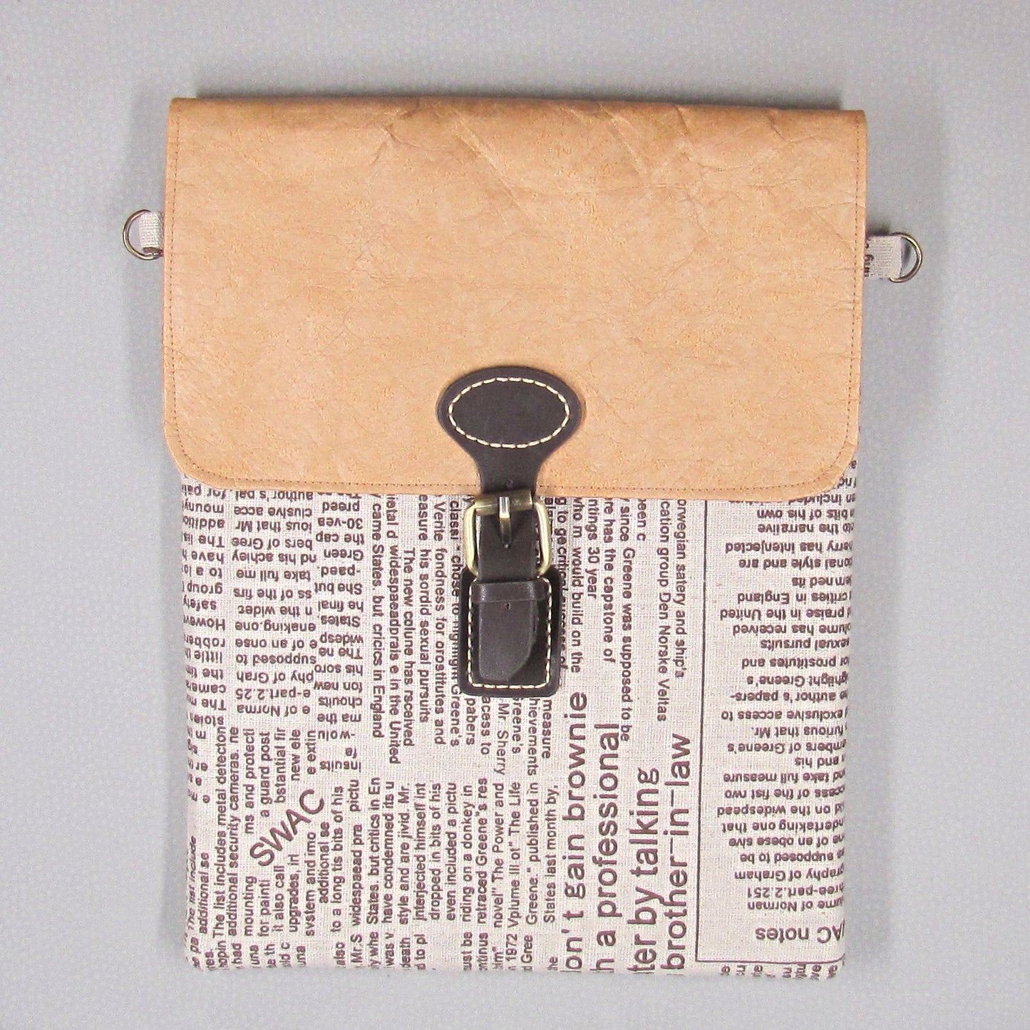 【本革ベルト】Tyvek®TYPE5 英字新聞 サコッシュ