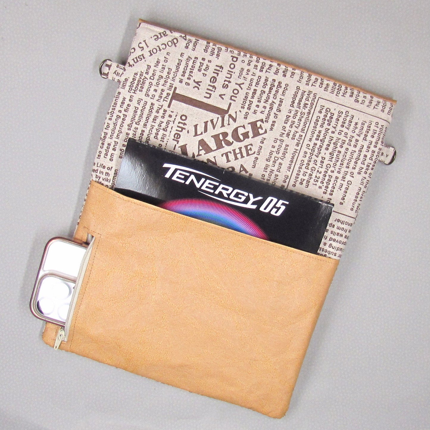 【本革ベルト】Tyvek®TYPE5 英字新聞 サコッシュ